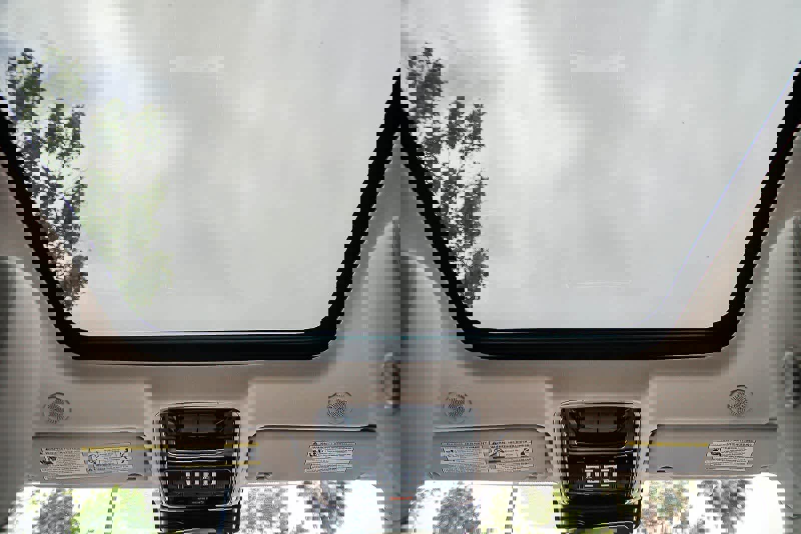 Used 2023 Land Rover Range Rover Velar R-Dynamic S AWD/4WD image 16