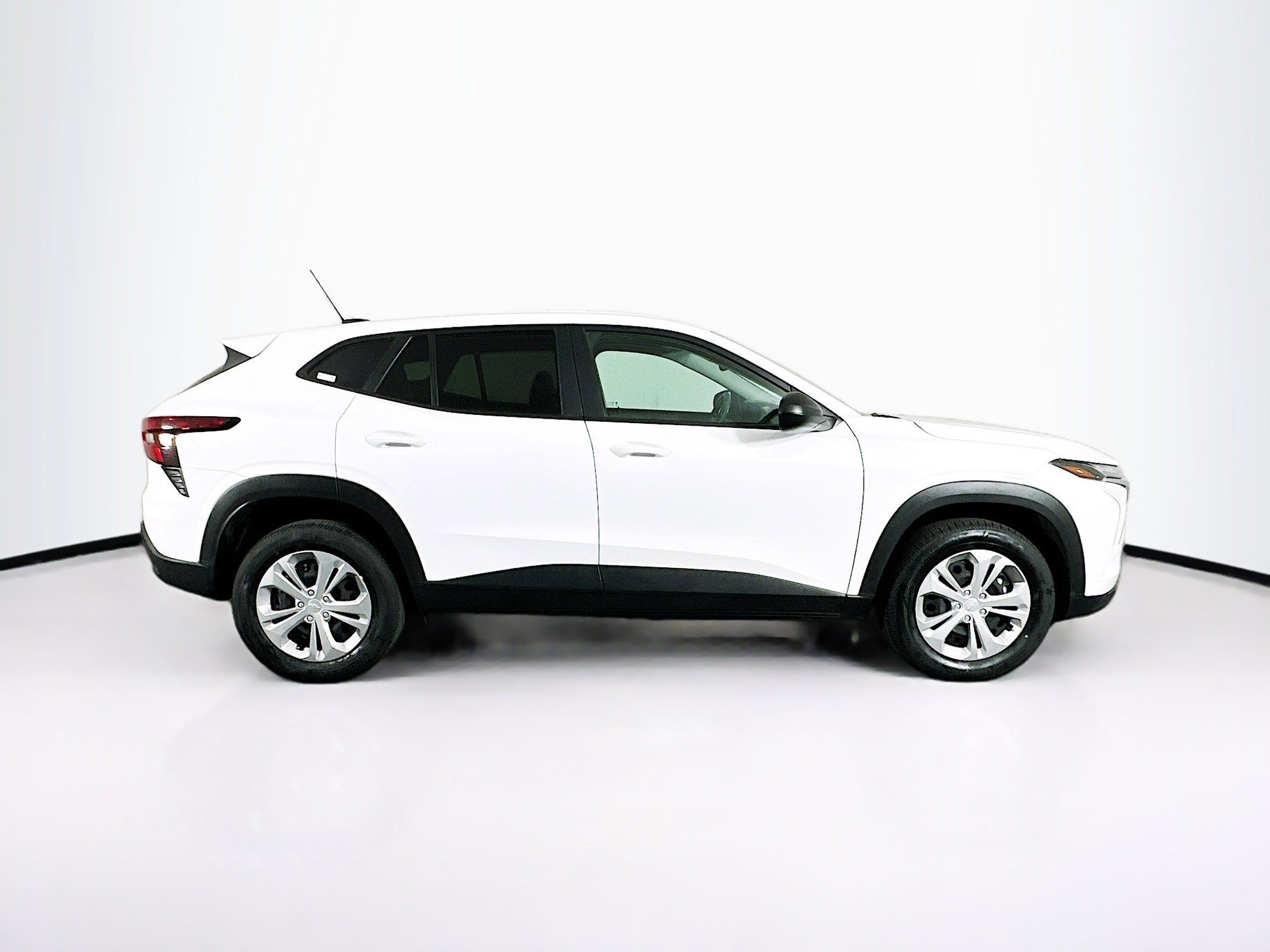 Used 2025 Chevrolet Trax LS image 10