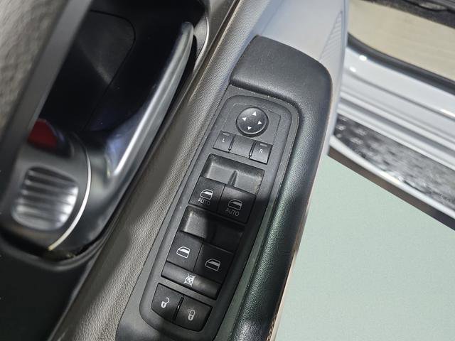 Used 2020 Chrysler Pacifica Touring-L w/ Advanced Safetytec Group FWD image 10