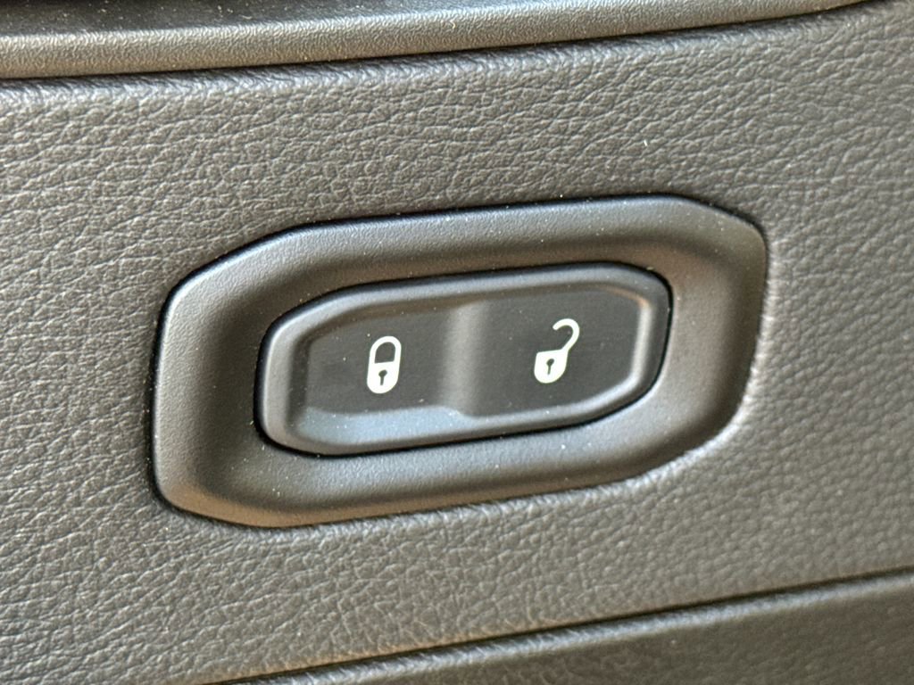 Used 2025 Jeep Wrangler Unlimited Sahara image 19