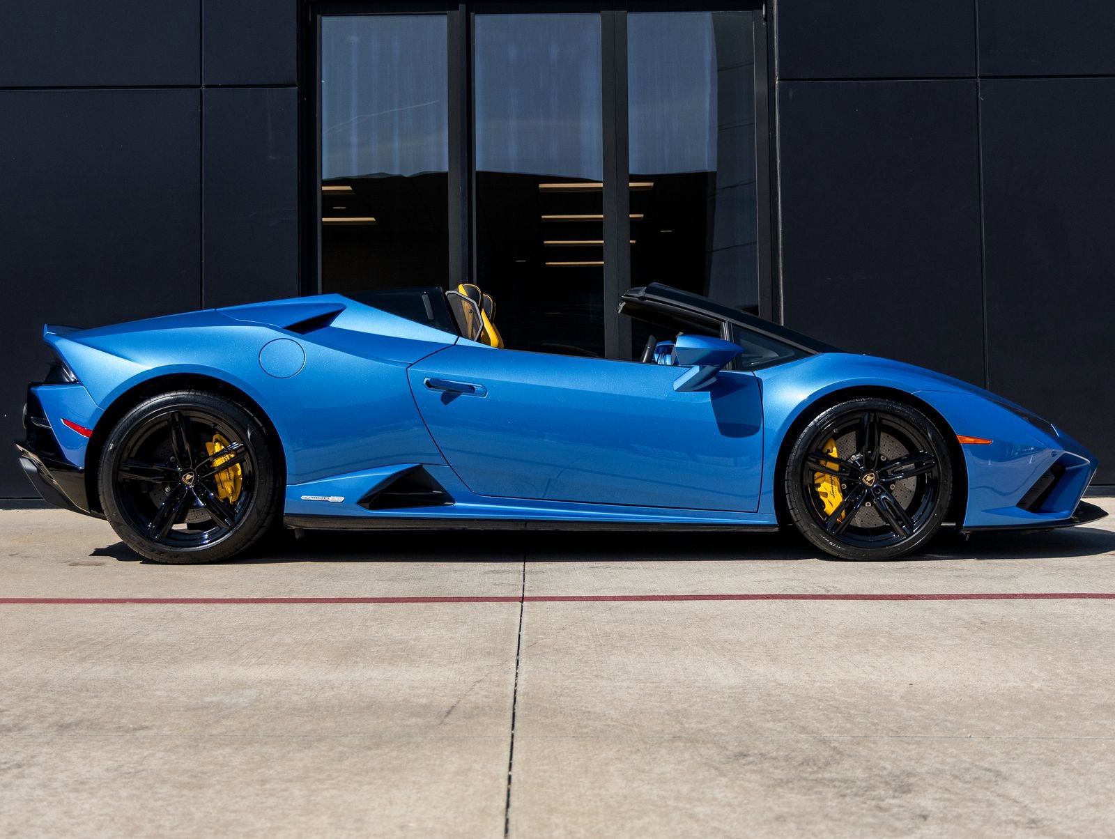 Used 2020 Lamborghini Huracan EVO image 11