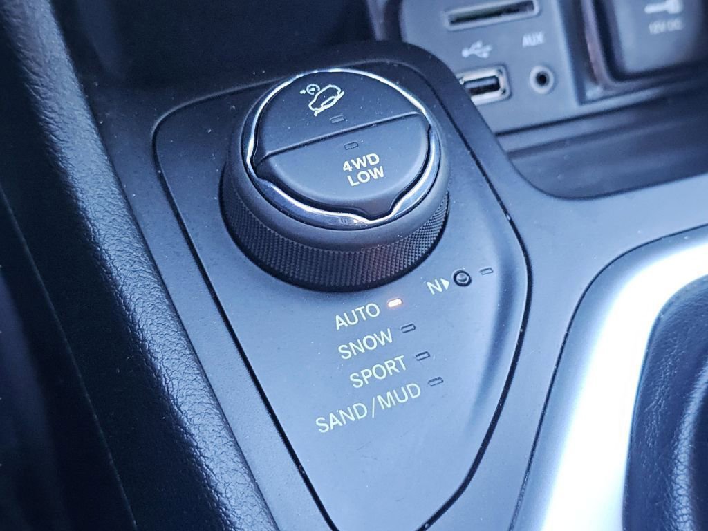 Used 2018 Jeep Cherokee Latitude Plus image 9