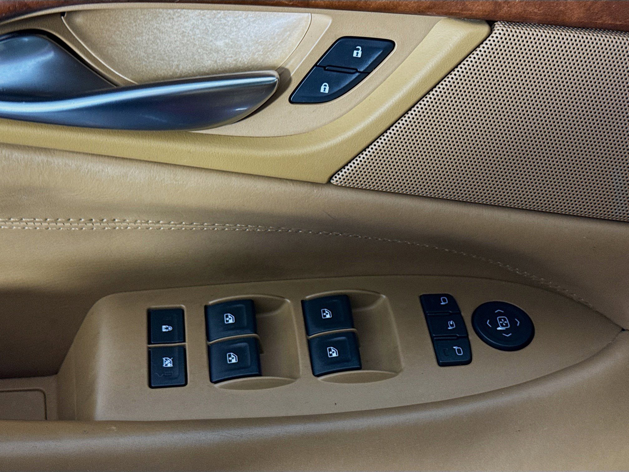 Used 2016 Cadillac Escalade Platinum image 23