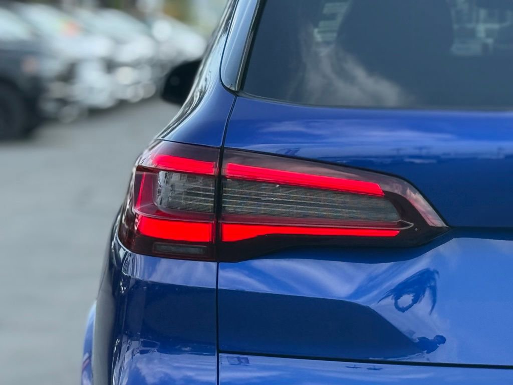 Used 2020 BMW X5 M Competition w/ Executive Package image 8