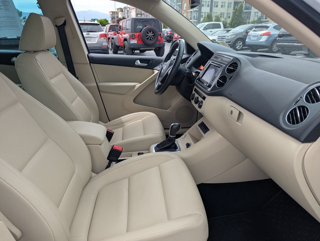 Used 2016 Volkswagen Tiguan SE FWD image 35