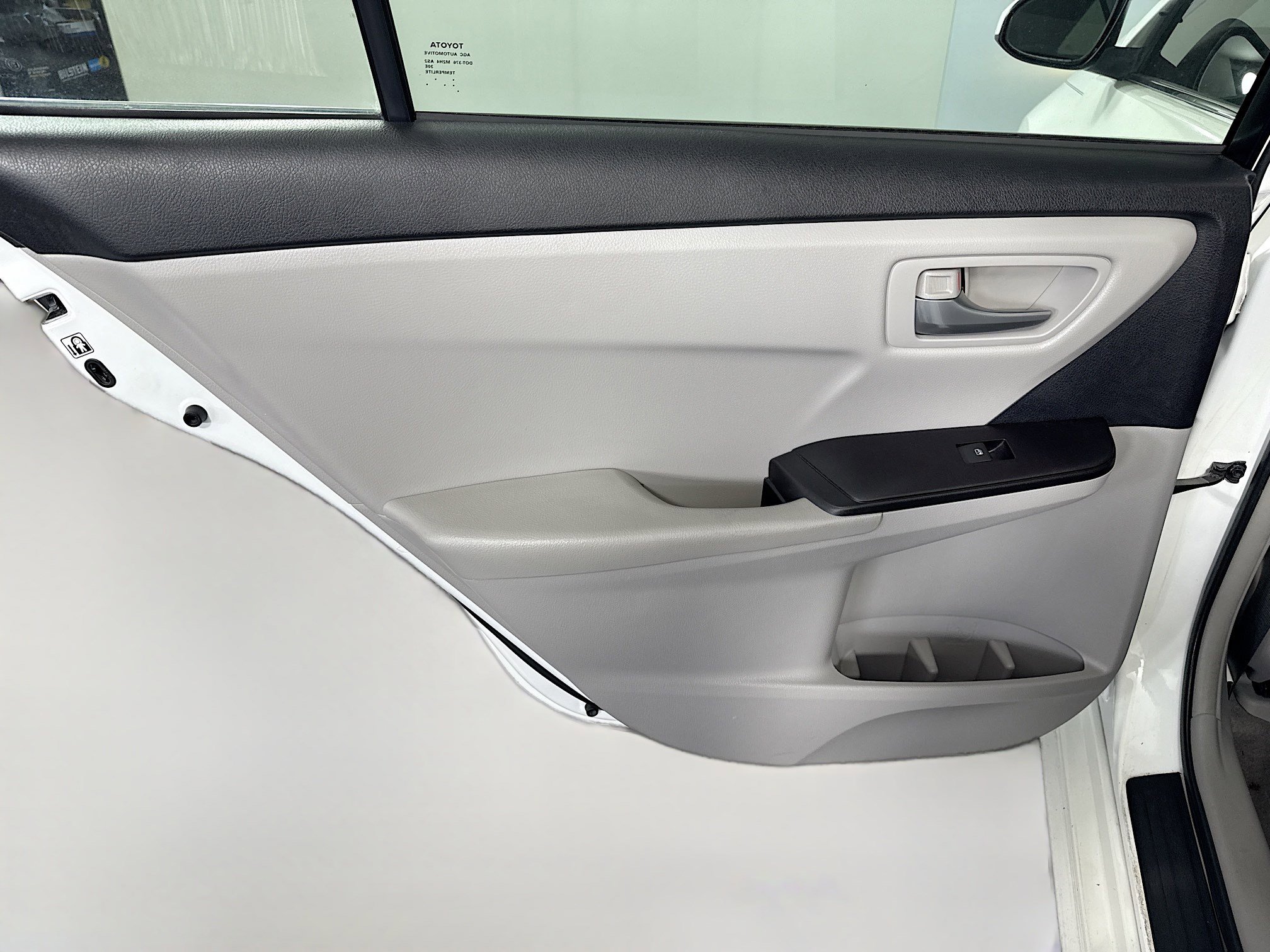 Used 2016 Toyota Camry LE image 25