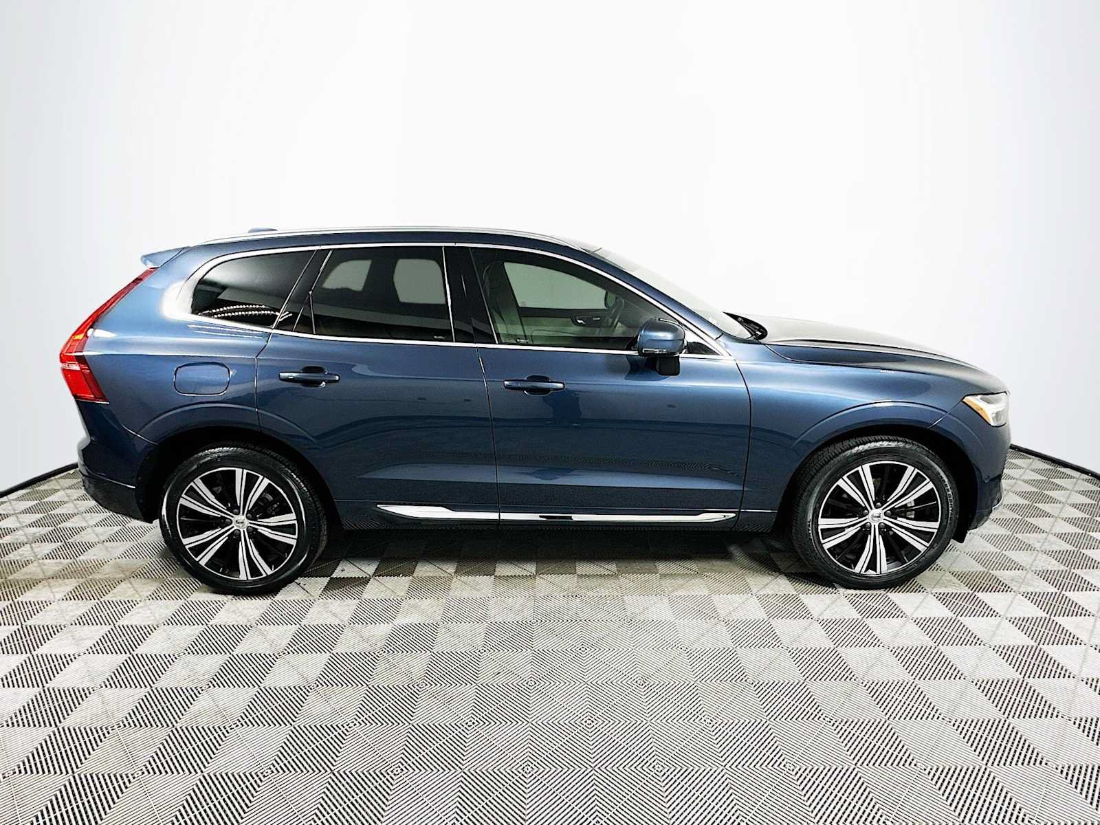 Used 2023 Volvo XC60 B5 Plus w/ Protection Package Premier FWD image 8