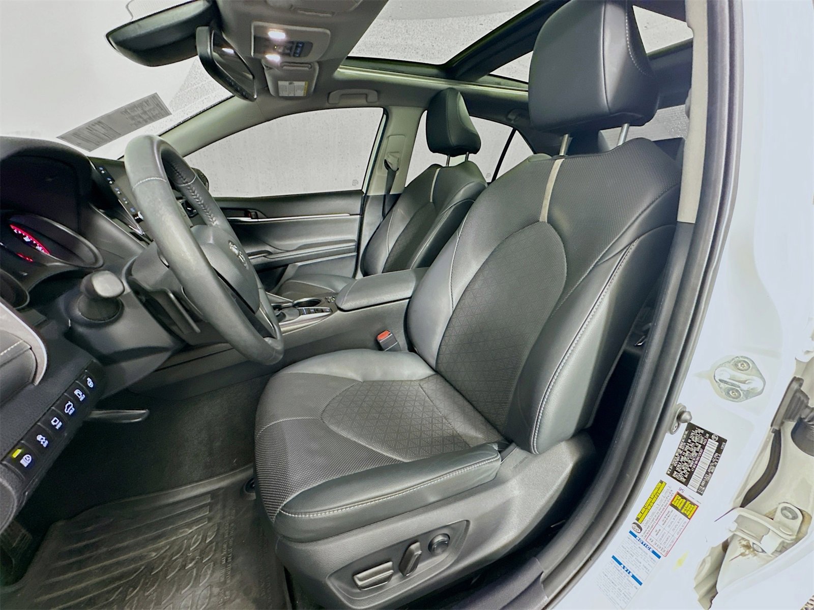 Used 2024 Toyota Camry XSE w/ Navigation Package image 22