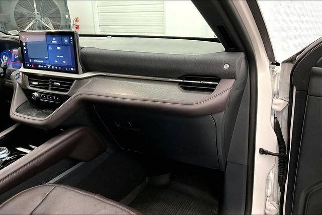 Used 2025 Ford Explorer Platinum image 17