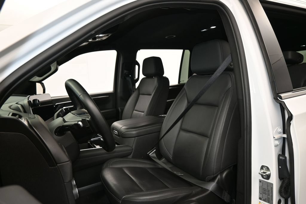 Used 2025 Chevrolet Suburban LT RWD image 10