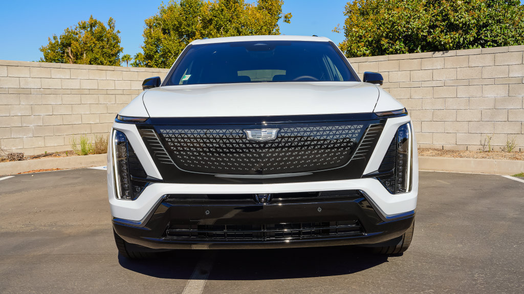 Used 2027 Cadillac Vistiq Sport w/ LPO, Floor Liner Package AWD/4WD image 4