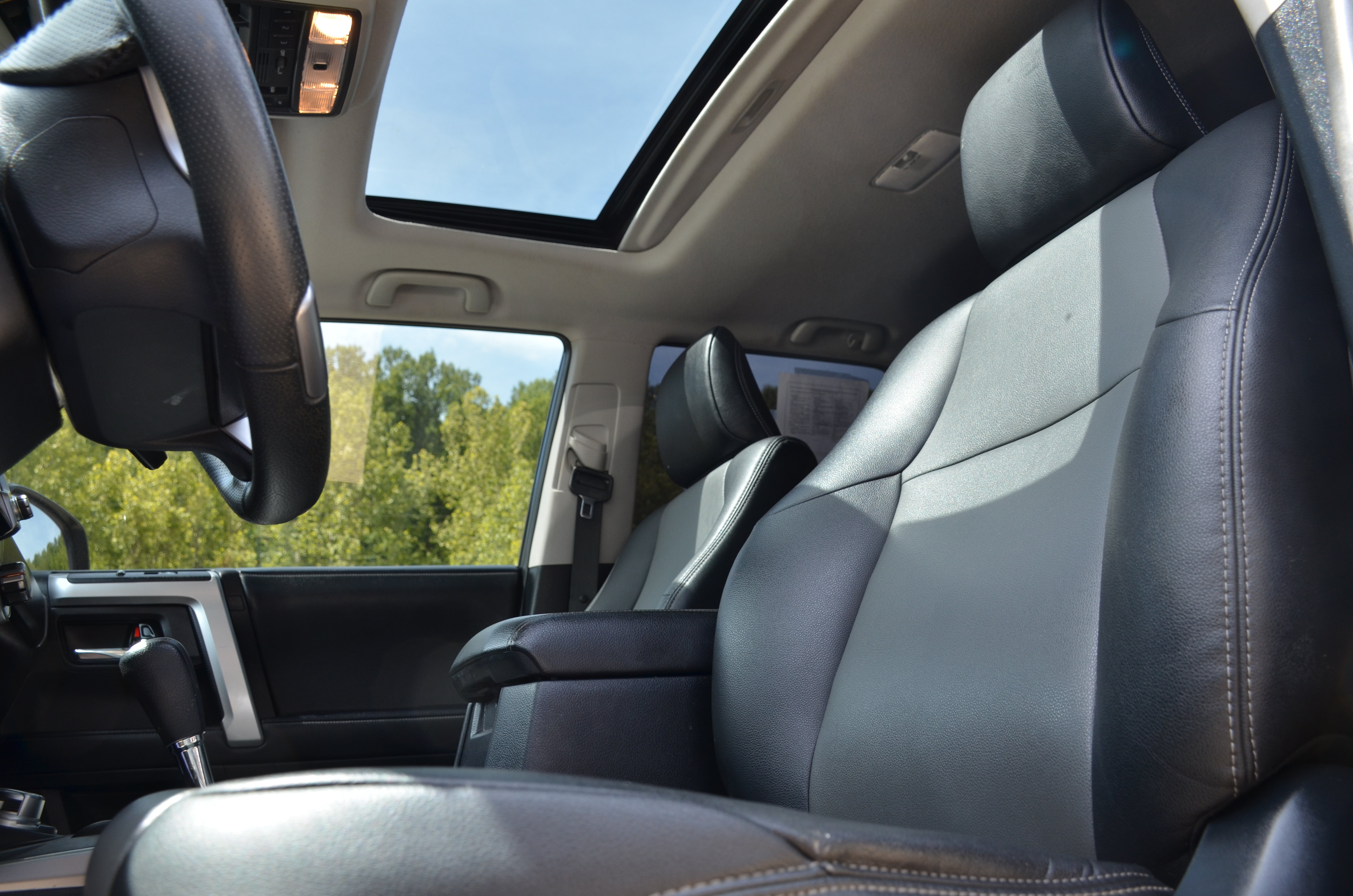 Used 2021 Toyota 4Runner SR5 Premium w/ Moonroof Package AWD/4WD image 31