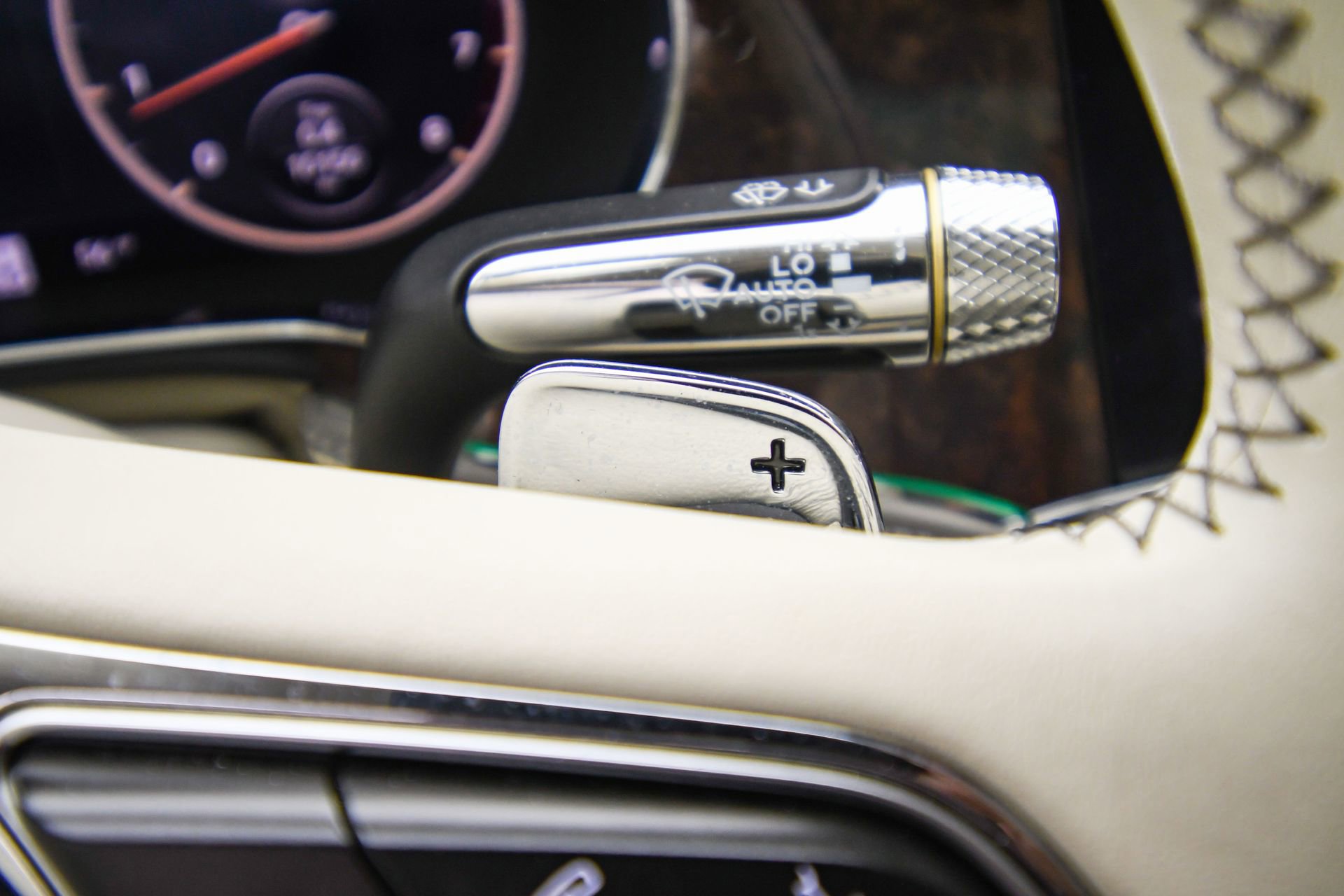 Used 2022 Bentley Flying Spur V8 image 38