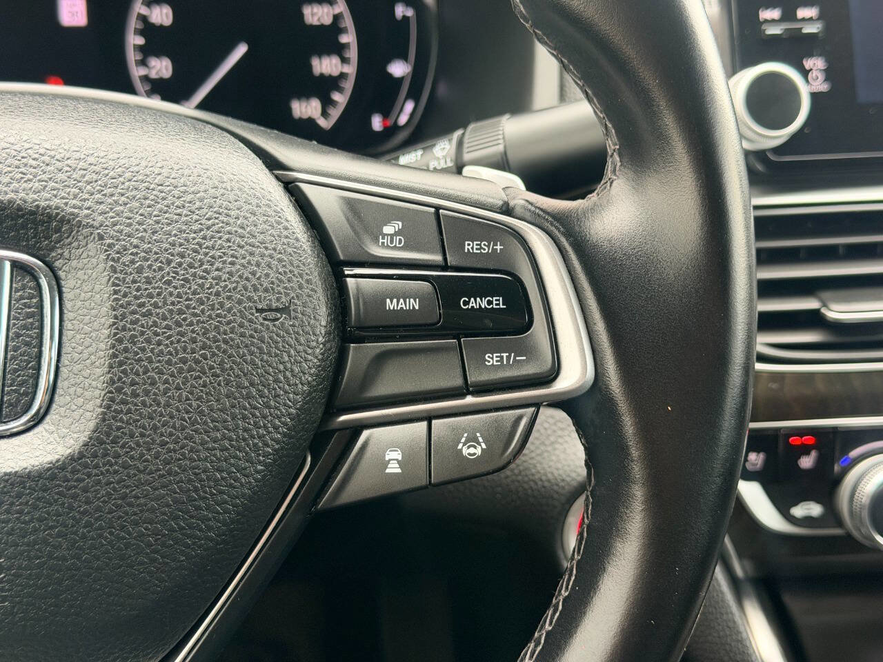 Used 2018 Honda Accord Touring image 32