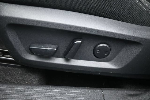 Used 2025 Nissan Rogue SV AWD/4WD image 18