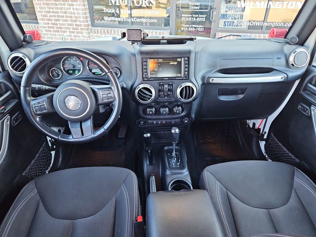 Used 2017 Jeep Wrangler Unlimited Rubicon w/ Connectivity Group AWD/4WD image 9