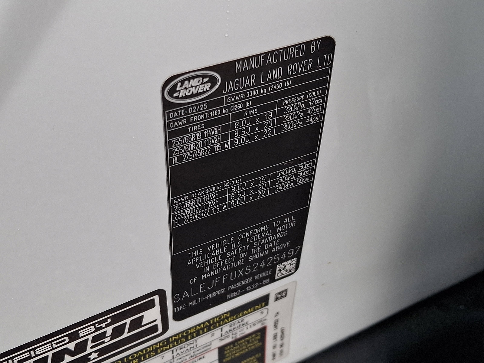 Used 2025 Land Rover Defender 130 S image 26