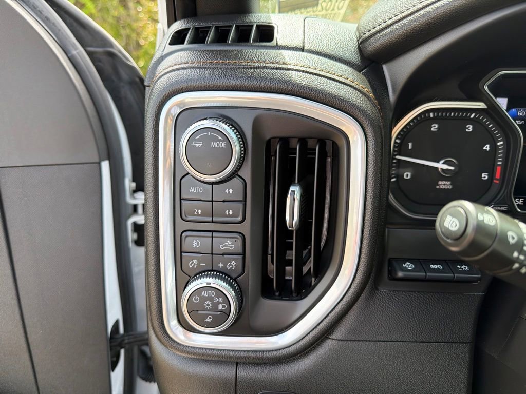 Used 2020 GMC Sierra 3500 AT4 w/ AT4 Premium Package AWD/4WD image 18