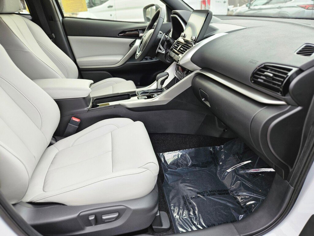 New 2025 Mitsubishi Eclipse Cross SEL image 9