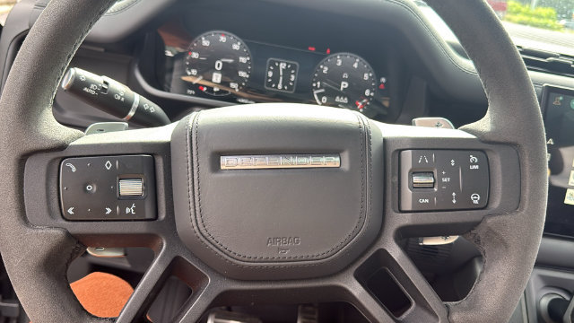 Used 2023 Land Rover Defender 110 V8 AWD/4WD image 31