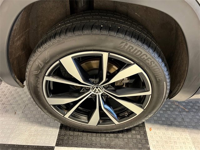 Certified 2024 Volkswagen Atlas SEL Premium R-Line image 15