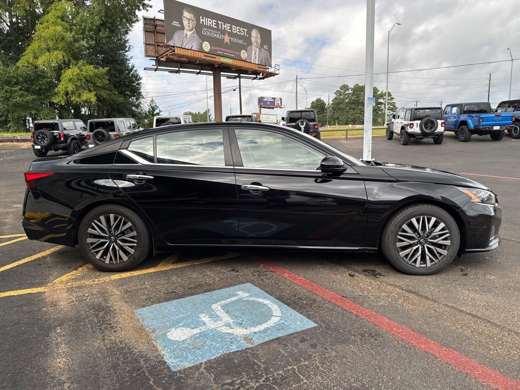 Used 2023 Nissan Altima 2.5 SV image 5