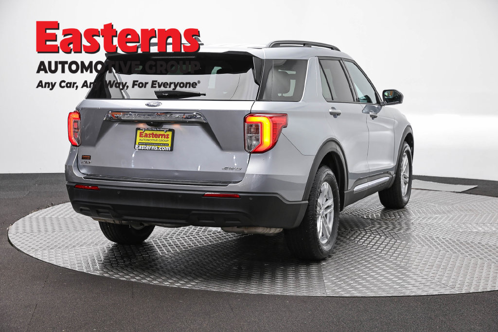 Used 2023 Ford Explorer XLT AWD/4WD image 6