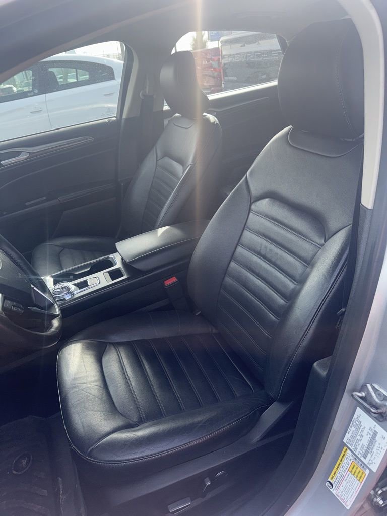 Used 2017 Ford Fusion SE image 6