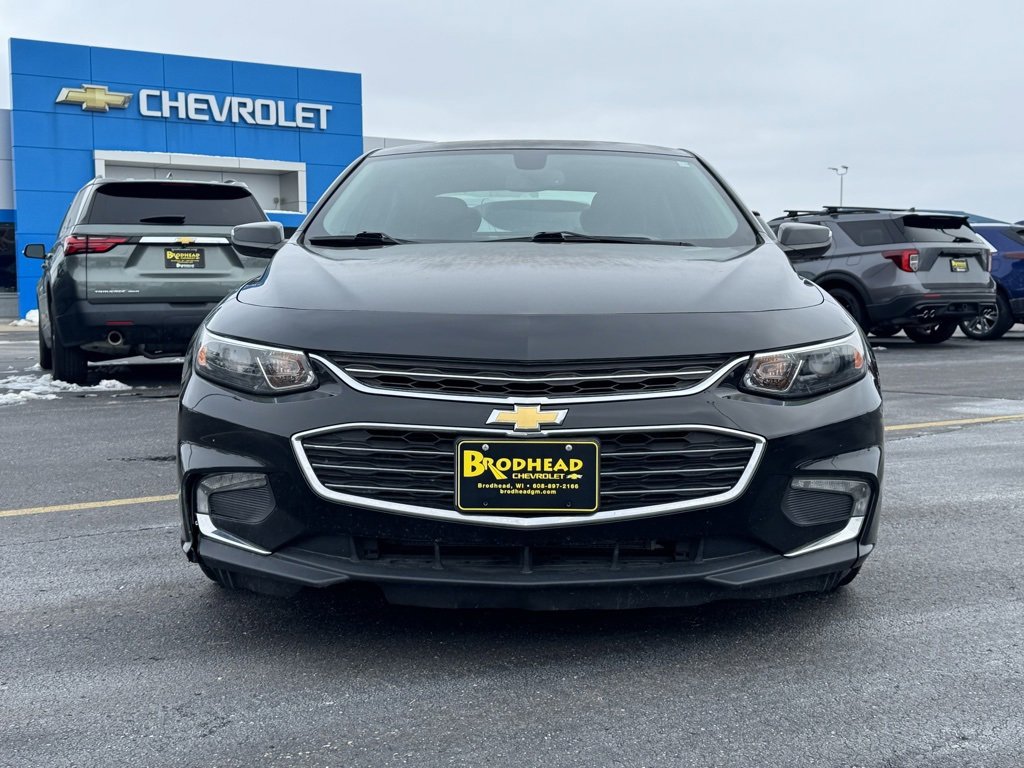 Used 2017 Chevrolet Malibu LT image 2