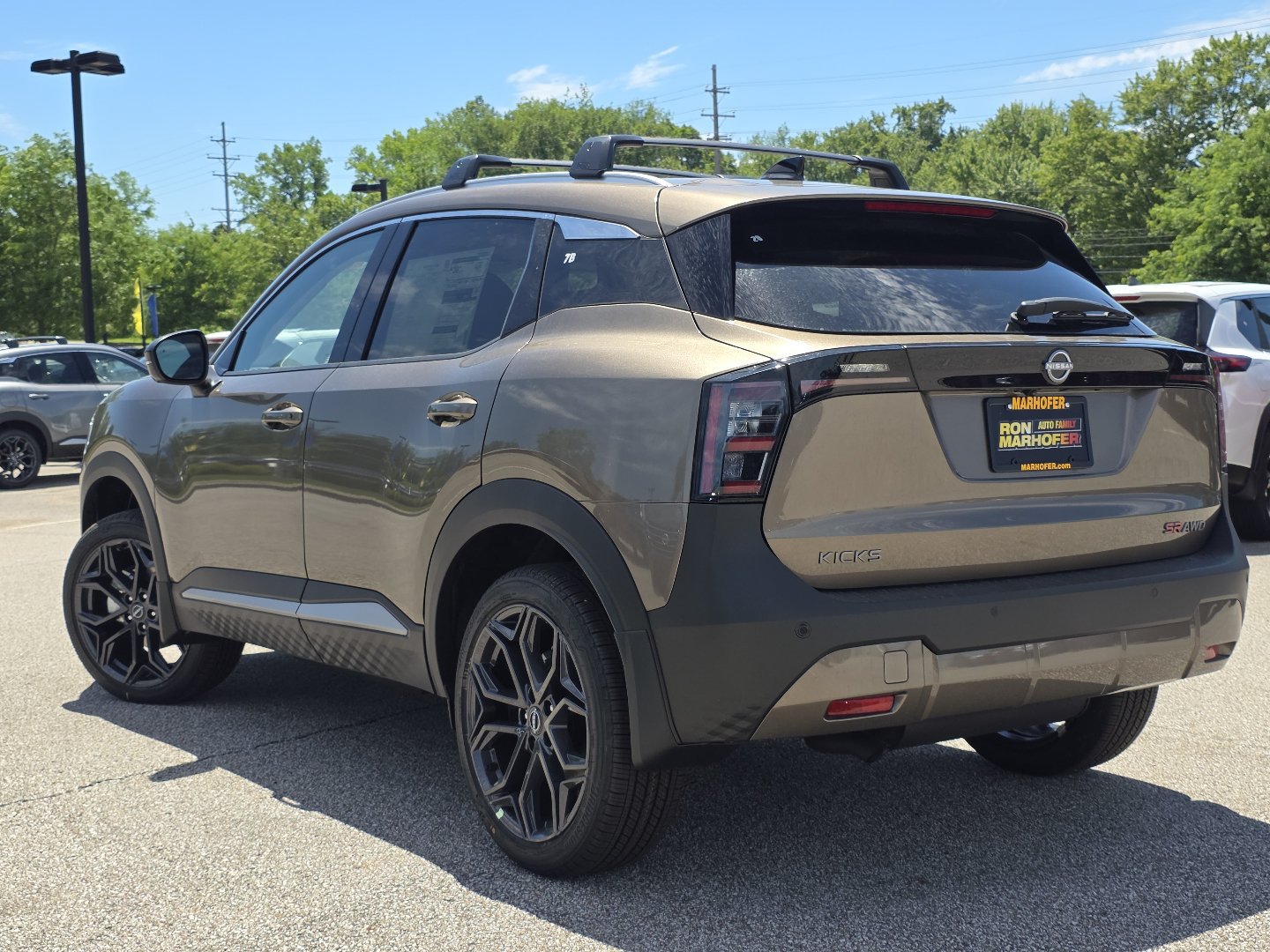New 2026 Nissan Kicks SR AWD/4WD image 16
