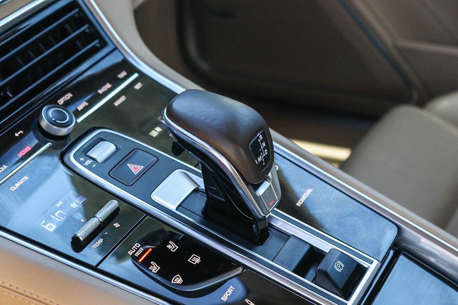 Used 2021 Porsche Panamera RWD image 22