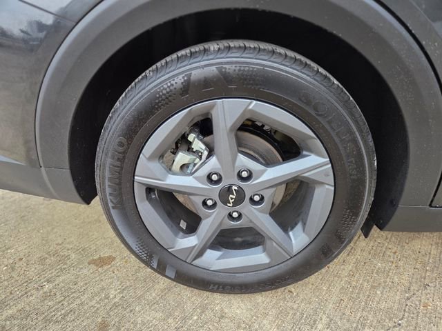 Used 2025 Kia K4 LXS image 13