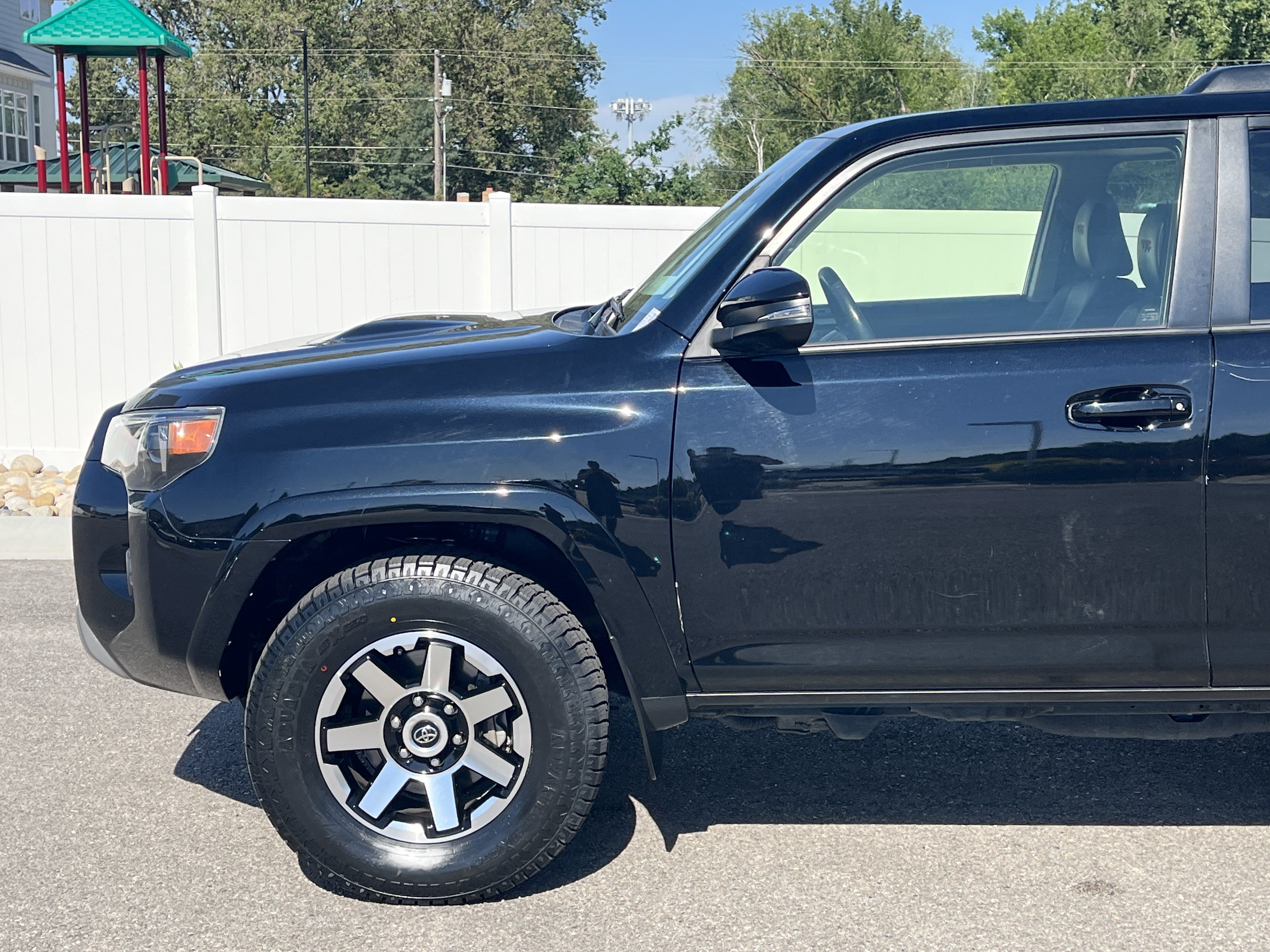 Used 2023 Toyota 4Runner TRD Off-Road Premium w/ Off Road Premium Plus Package AWD/4WD image 2