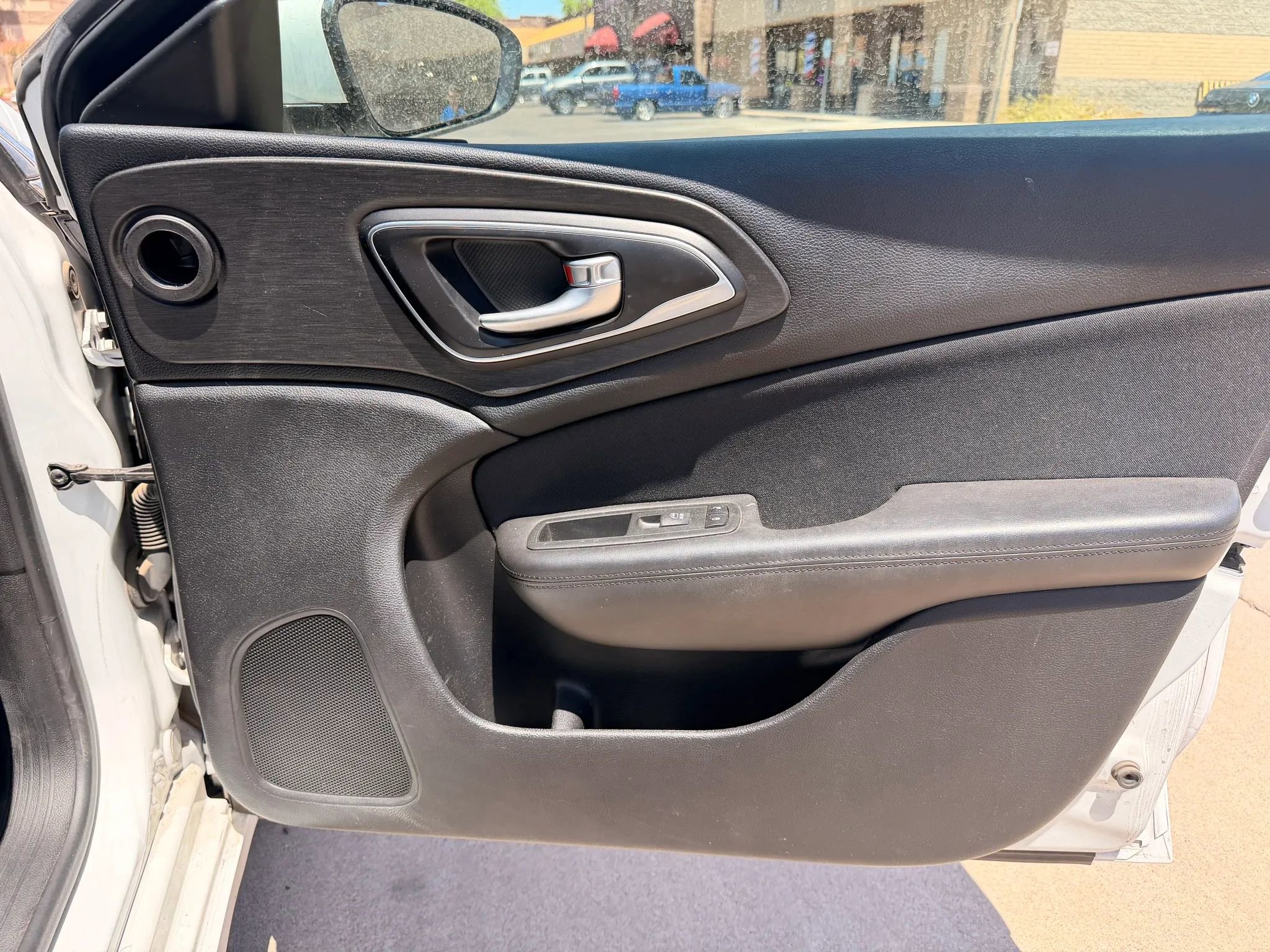 Used 2016 Chrysler 200 Limited FWD image 11