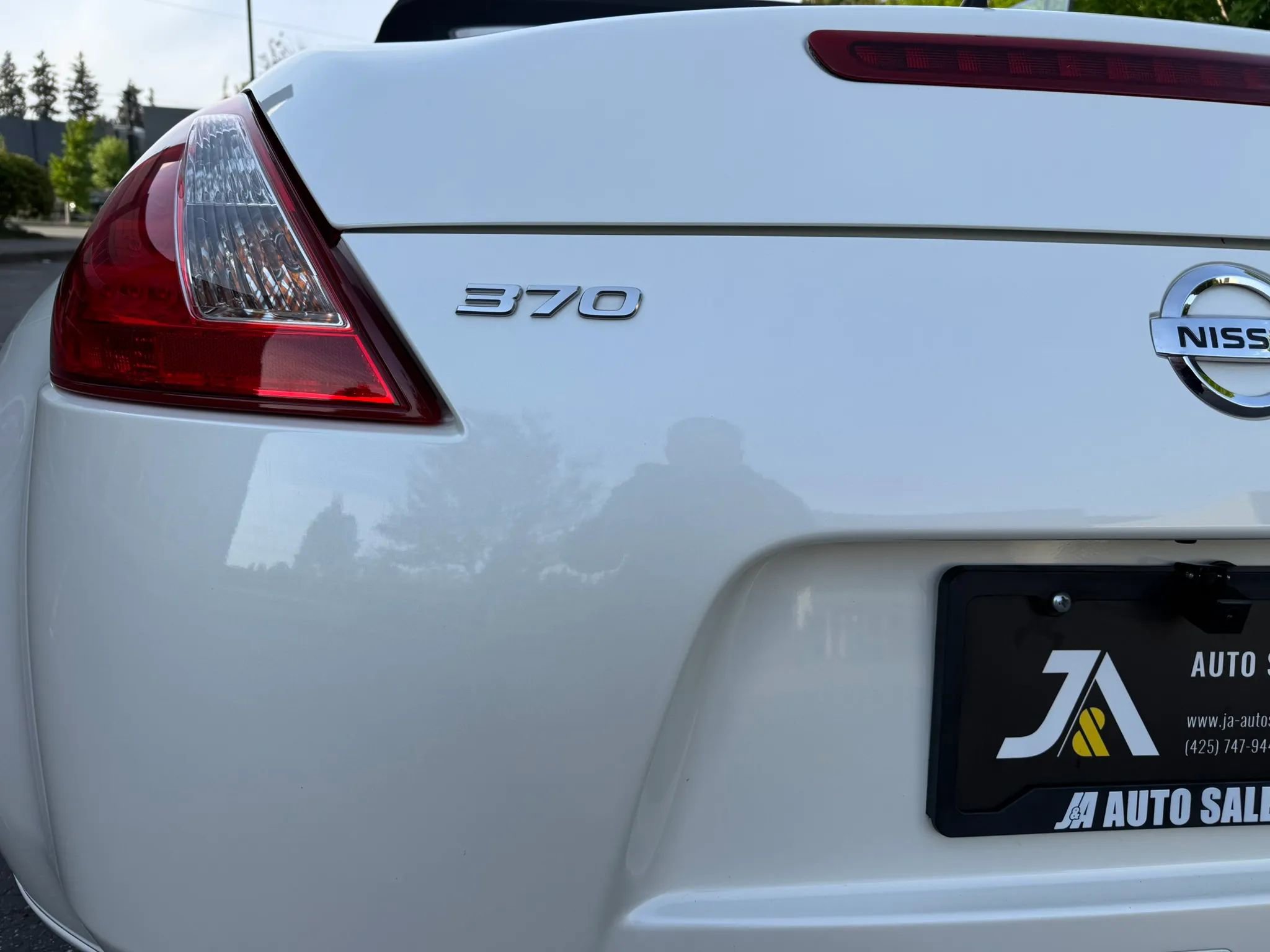 Used 2015 Nissan 370Z Roadster RWD image 15