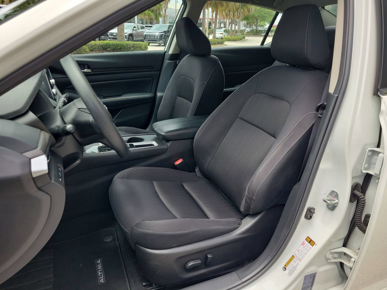 Used 2025 Nissan Altima 2.5 SV FWD image 15