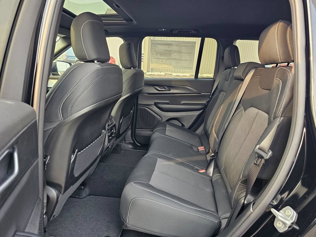 New 2025 Jeep Grand Cherokee Laredo X w/ Luxury Tech Group I AWD/4WD image 13