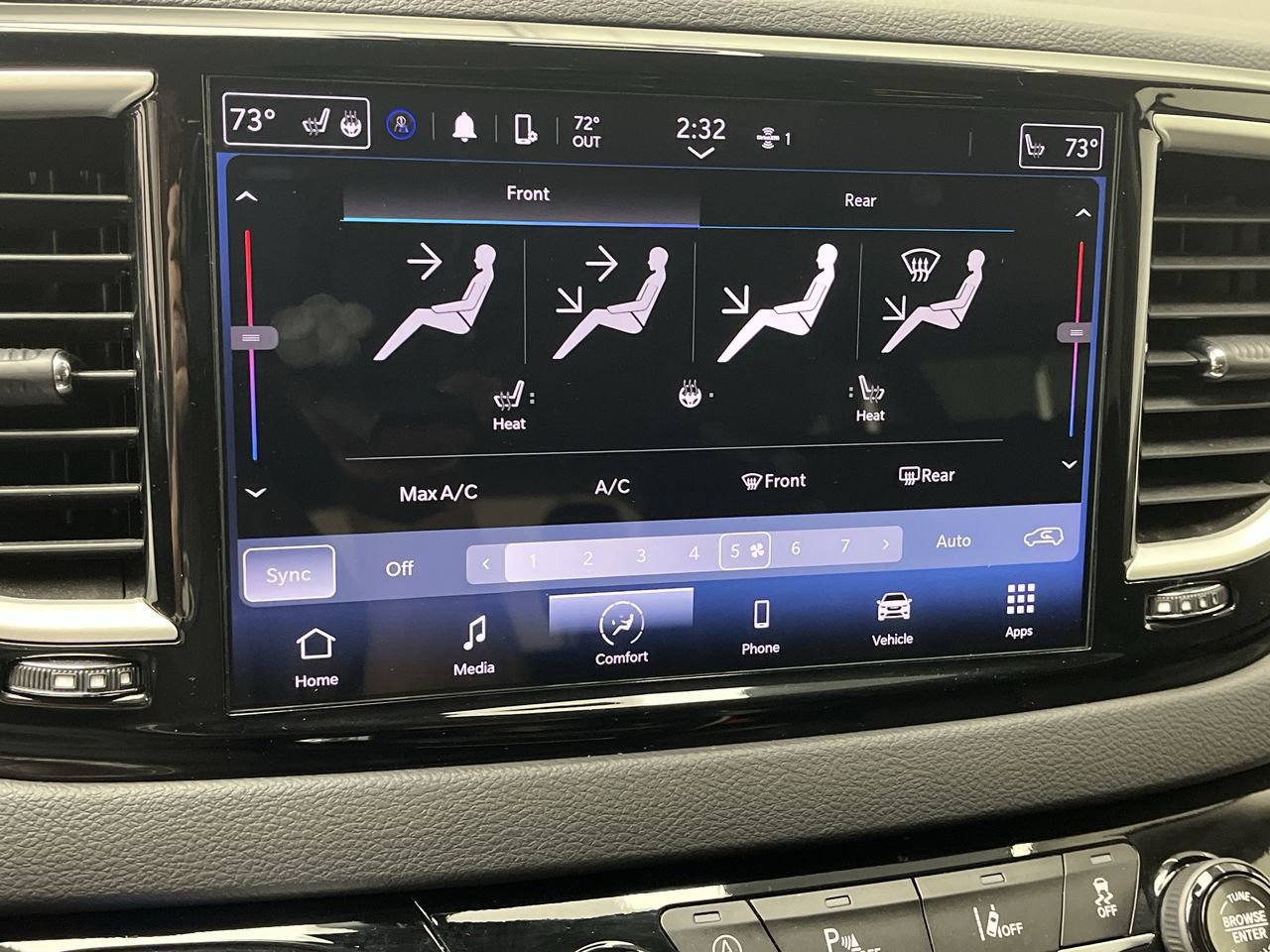 Used 2024 Chrysler Pacifica Touring-L FWD image 19