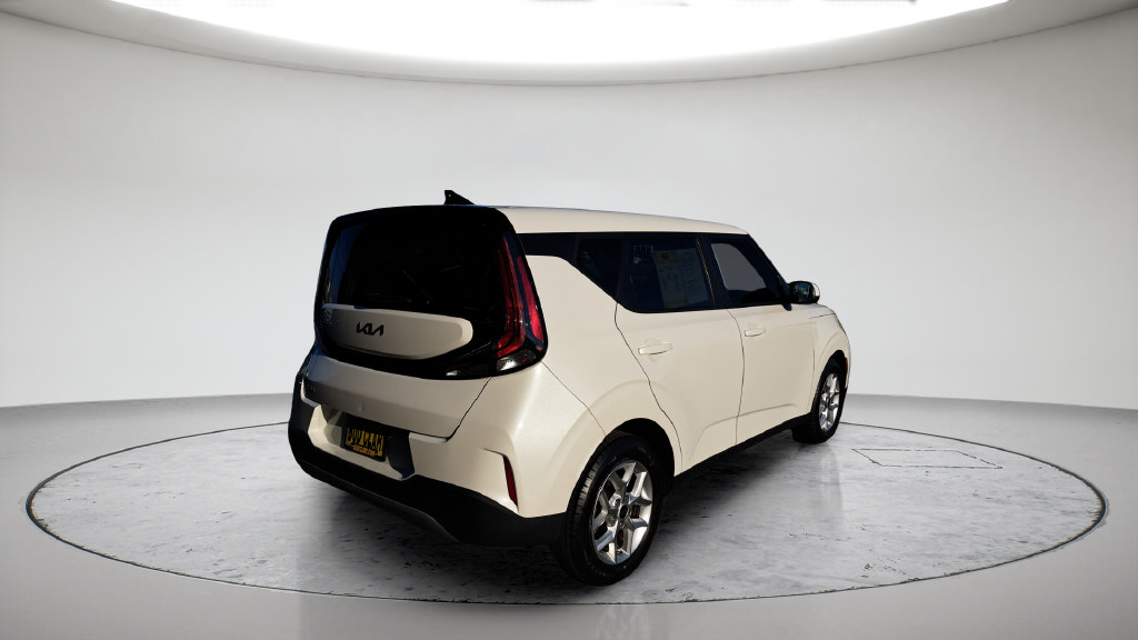 Used 2023 Kia Soul LX w/ LX Technology Package FWD image 5