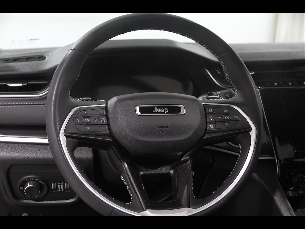 Used 2023 Jeep Grand Cherokee Altitude AWD/4WD image 7