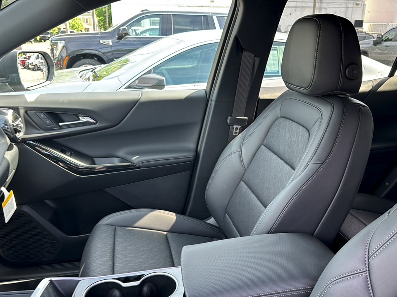 New 2026 Chevrolet Equinox LT w/ Convenience Package II AWD/4WD image 9