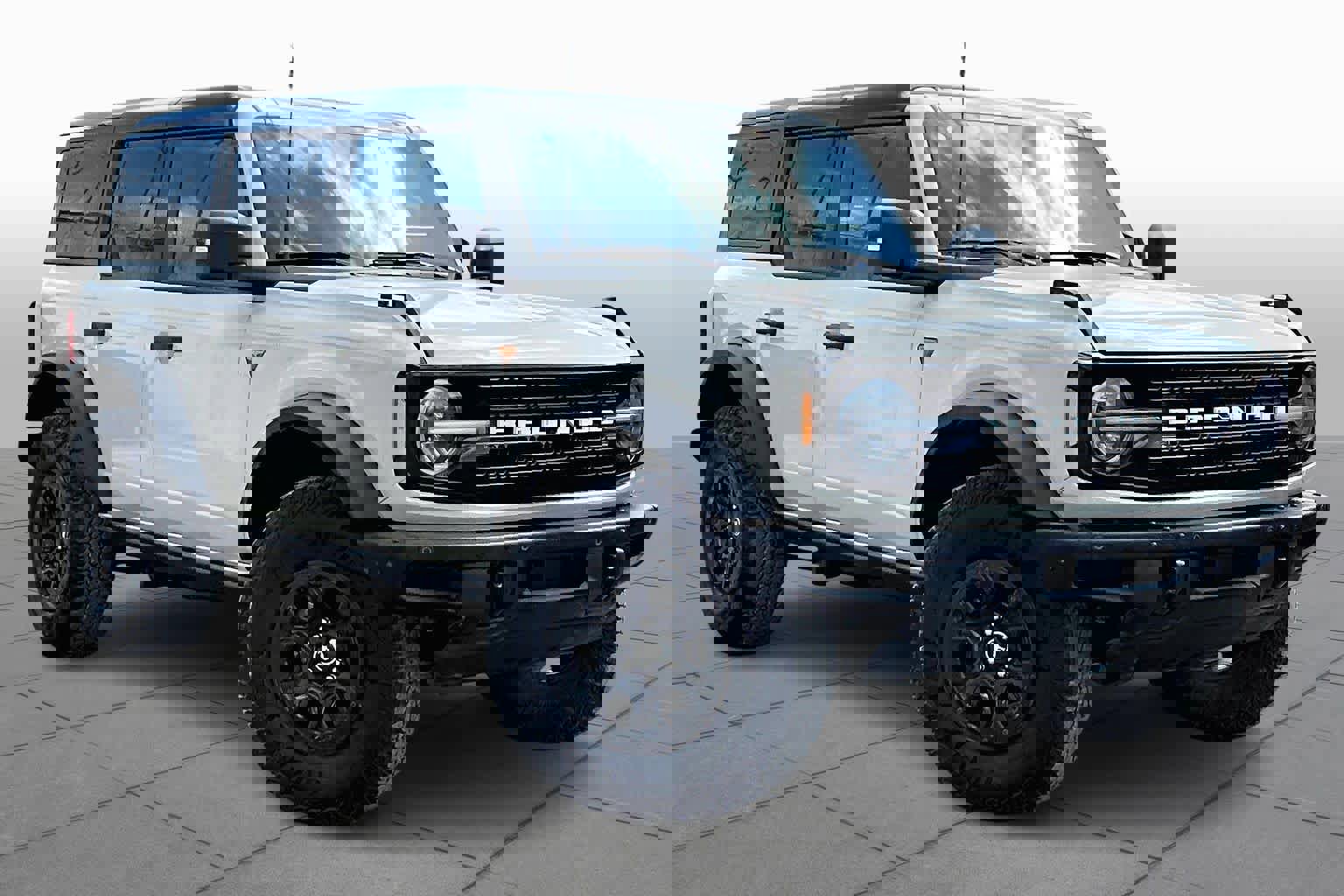 Used 2025 Ford Bronco Badlands image 3