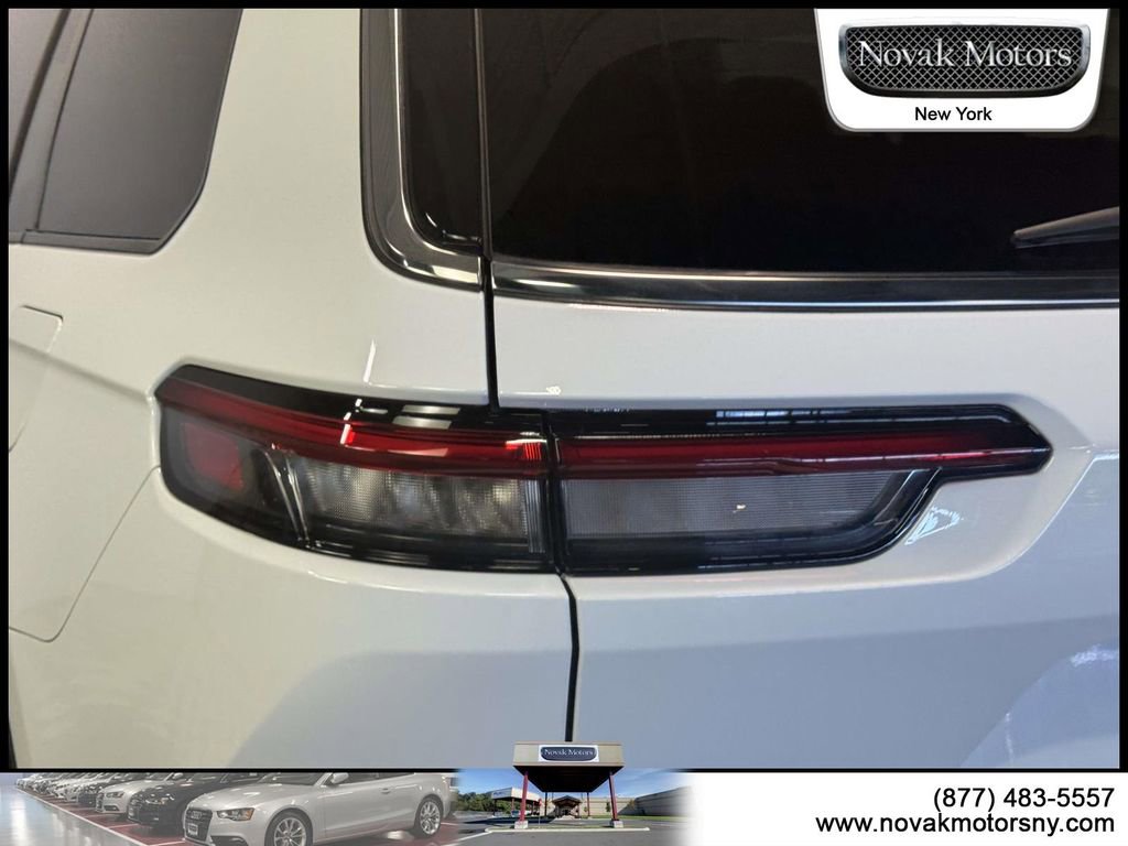 Used 2023 Jeep Grand Cherokee L Limited AWD/4WD image 8