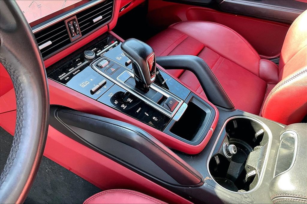 Used 2022 Porsche Cayenne image 16