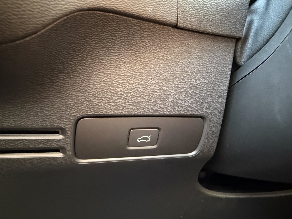 Used 2023 Volvo C40 P8 Recharge Plus AWD/4WD image 28