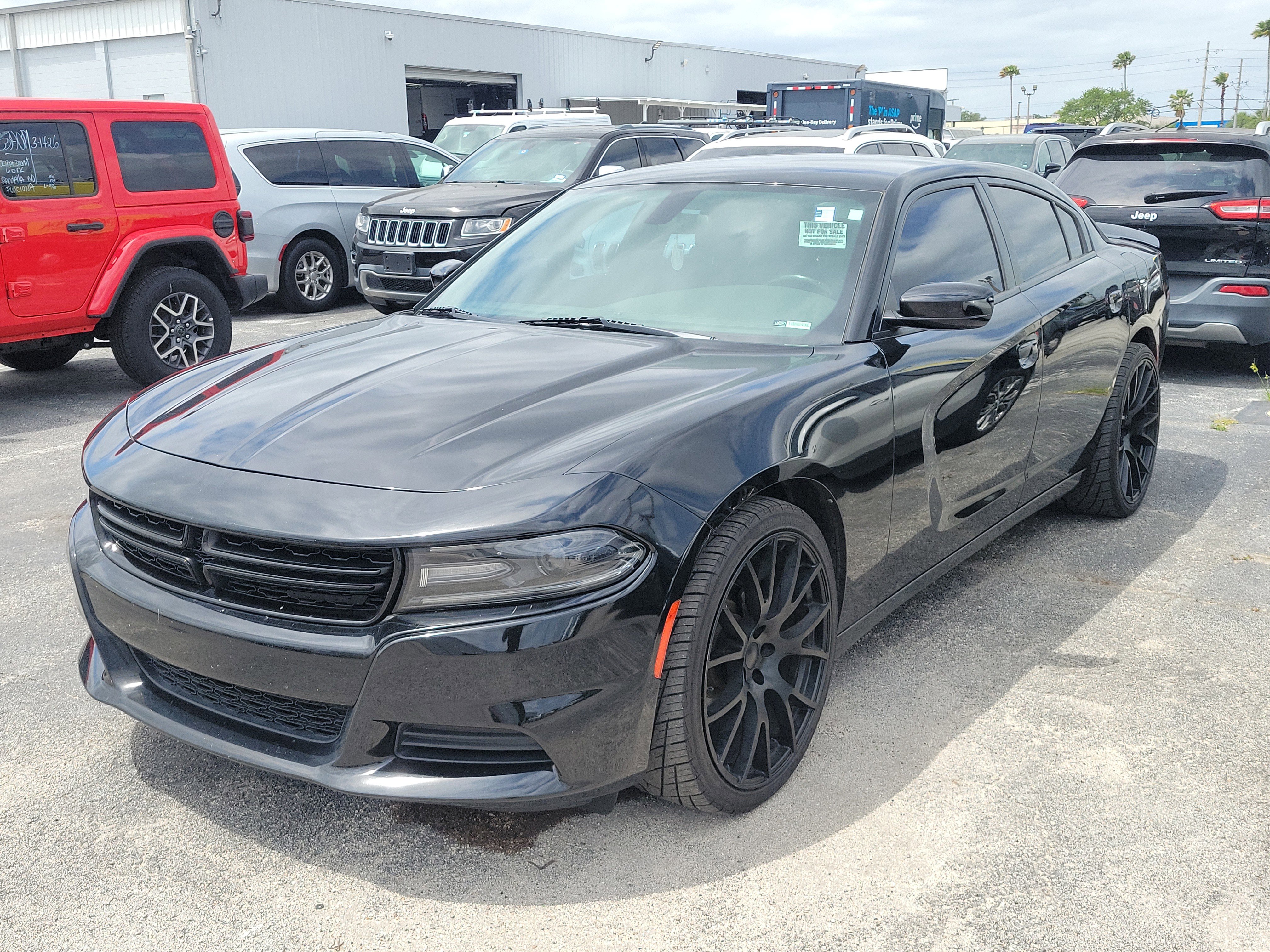 Used 2020 Dodge Charger SXT w/ Blacktop Package RWD image 3