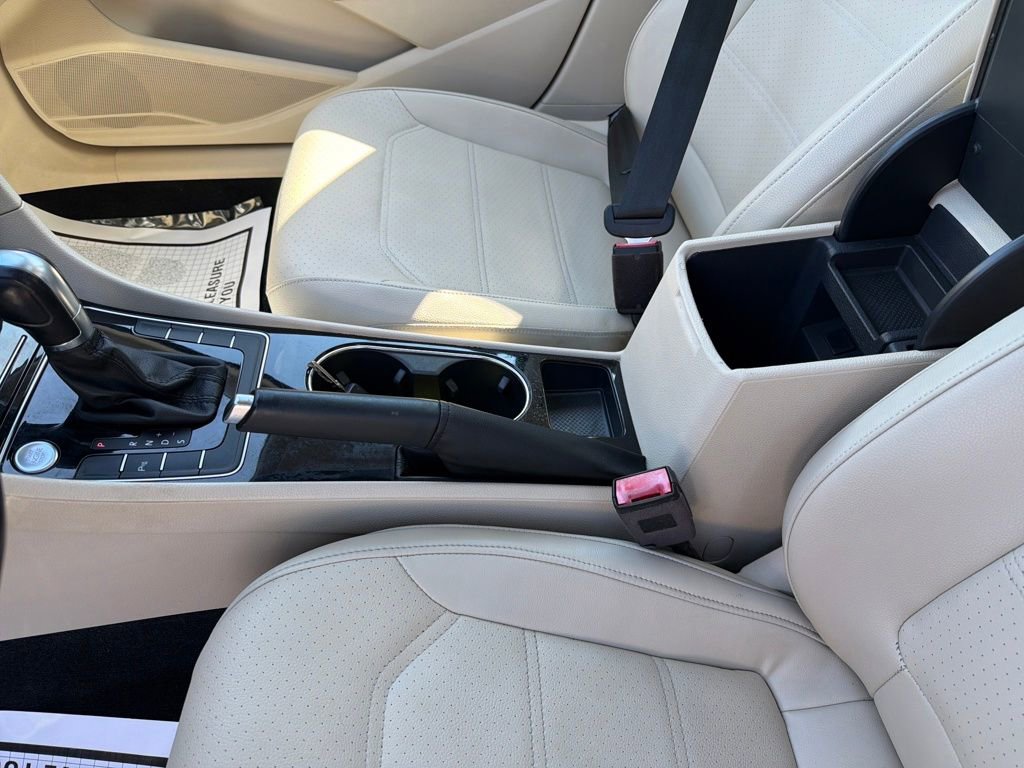 Used 2019 Volkswagen Passat 2.0T SE R-Line image 29