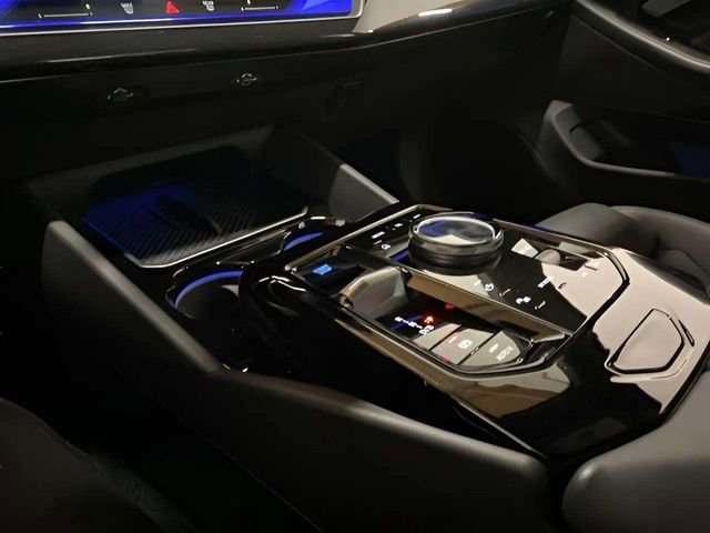 Used 2025 BMW i5 eDrive40i image 49