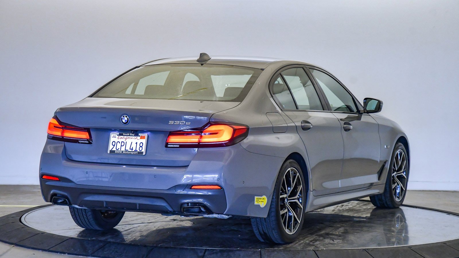 Certified 2022 BMW 530e w/ Premium Package image 5