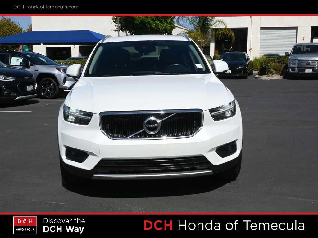 Used 2021 Volvo XC40 T4 Momentum FWD image 2